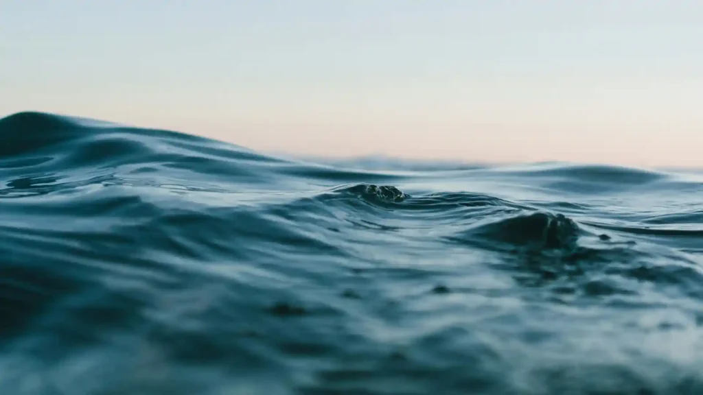 Hochsensibel und hochbegabt, Meeroberfläche